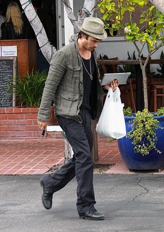 Ian shopping at Fred Segal in West Hollywood, Calif - 202098-5a18e-55094641-m750x740-udd700.jpg