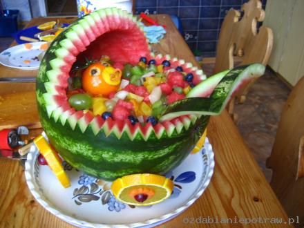 CARVING-dekoracja owocami i warzywami - wozek2.jpg
