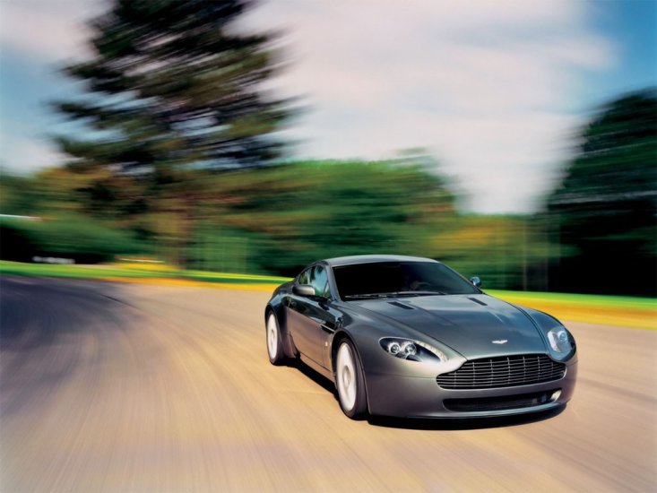 Aston Martin - wallpaper-909729.jpg