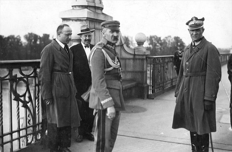 Józef Piłsudski zdjecia obrazy - Piłsudski_on_Poniatowskis_Bridge.jpg