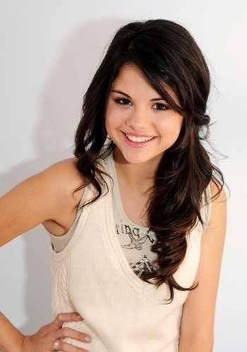 Selena Gomez - df4fa3f1bf.jpeg