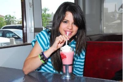 Selena Gomez - normal_selenafan01.jpg