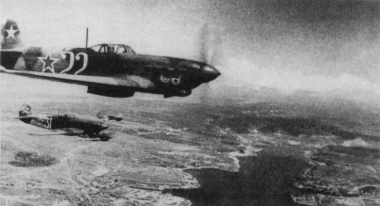 II wojna św.-foty - Yak-9D fighters, Squadron 3, 6th Guards Fighter Aviation Regiment, Black Sea Fleet Air Force..jpg