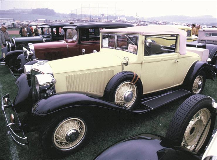 SAMOCHODY STARE - 1932 Chrysler Imperial 8 2-Door Convertible Coupe Light Yellow.jpg
