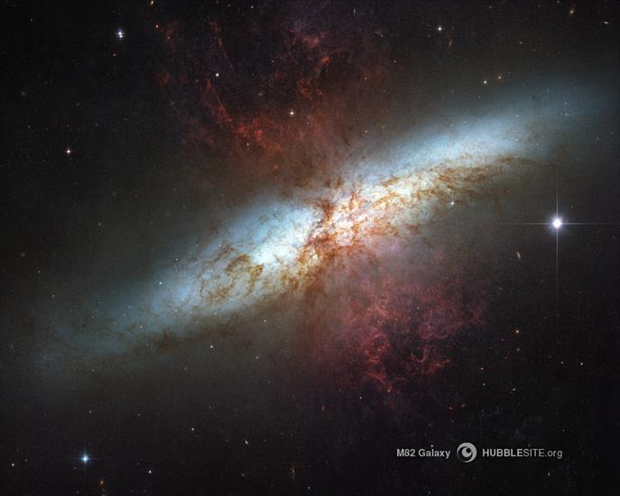 kosmos - Starburst Galaxy M821280_wallpaper.jpg