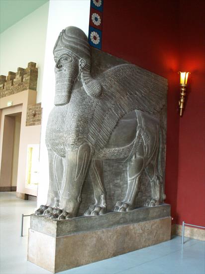 ASYRIA - Lamassu_Pałac Assurnasirapli II w Kalchu Nimrud_IX w.p.n.e._Berlin.JPG